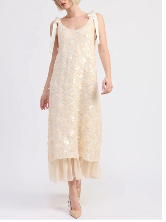 En Saison Dresses & Skirts - NWOT En Saison Cream Sequin Tie-Shoulder Midi Dress
